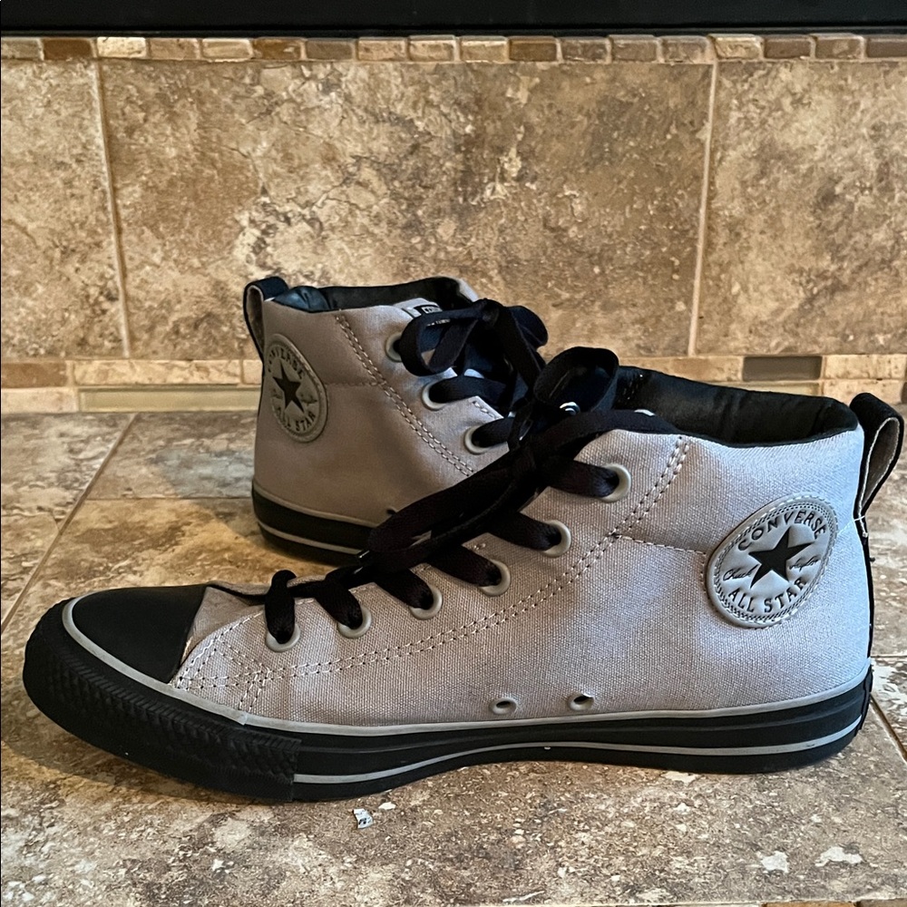 Converse All Star Padded High-Tops in Light Gray and Black Men’s 8, Women’s 10.